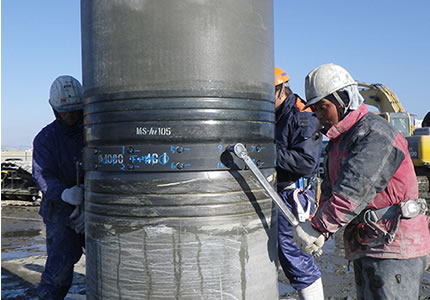 復興作業をする人々